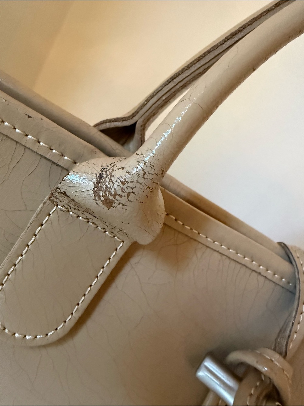 Vintage Longchamp Beige Leather Tote with Toggle Closure - Picture 5 of 16